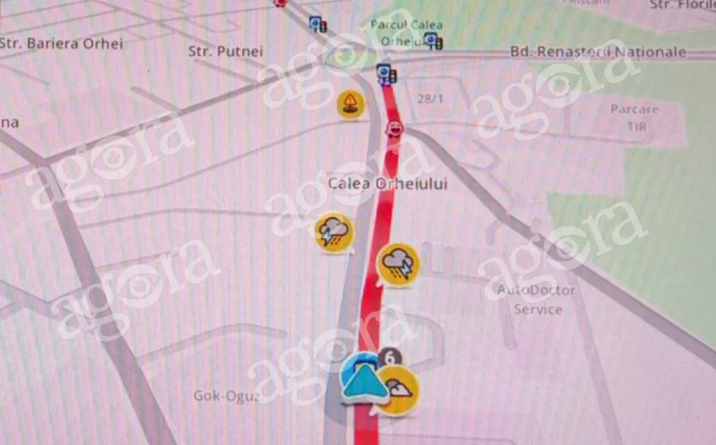 Notificări de ceață sau ploaie pe Waze sau cum se pregătesc șoferii pentru eventualele interdicții privind emoticoanele cu poliție și radar