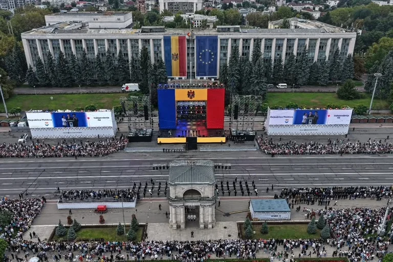 Peste 9,8 milioane de lei a cheltuit statul pentru Ziua Independenței