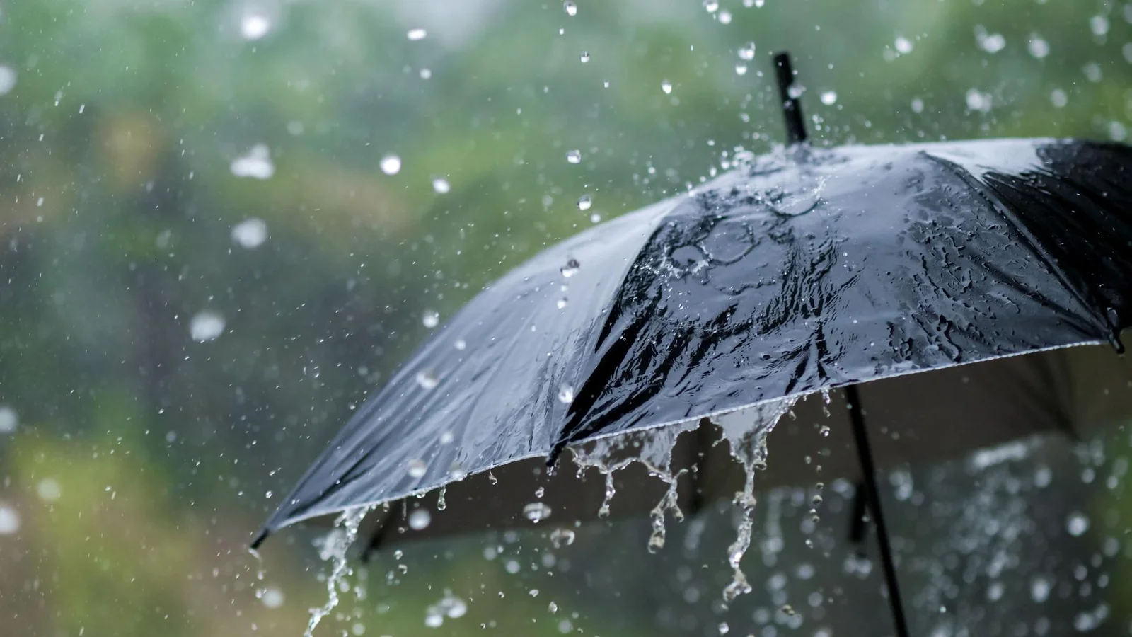 Ploi puternice și descărcări electrice, pe 26 august. Meteorologii au emis cod galben