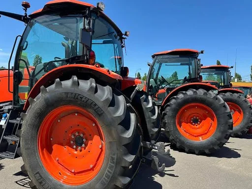 „Două-trei pahare de vin” l-au lăsat fără permis? Un bărbat din Căușeni, condamnat la un an de închisoare cu suspendare după ce a urcat băut la volanul unui tractor