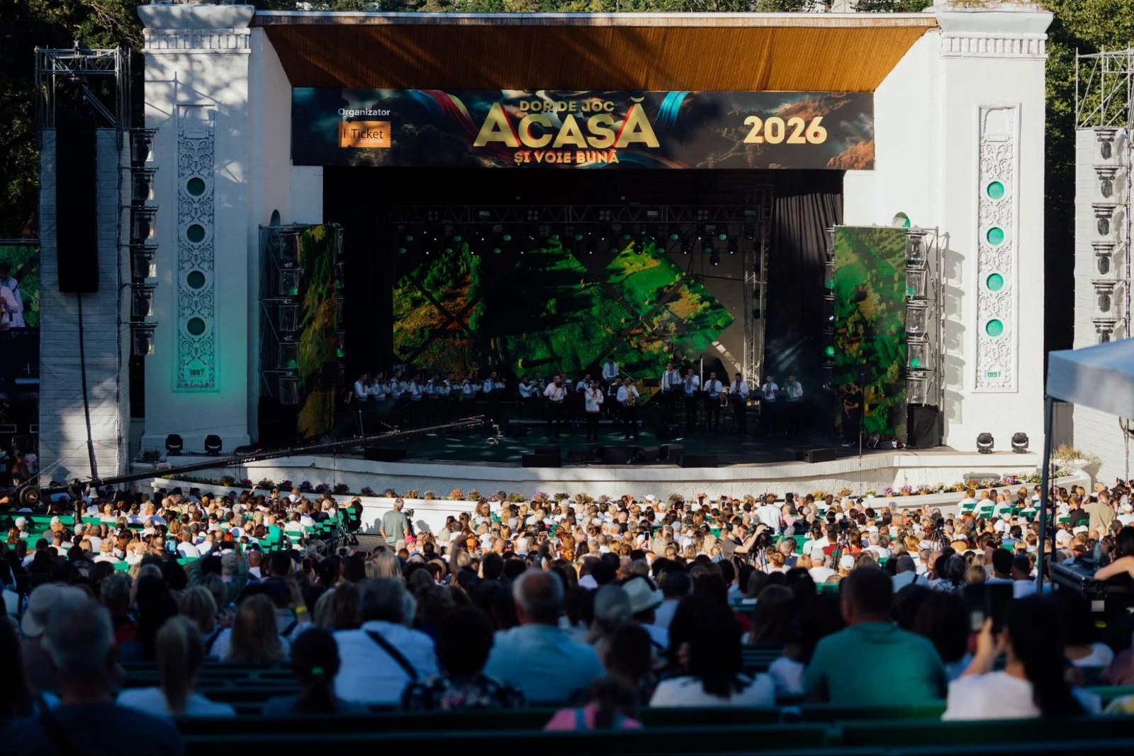 Peste 5.000 de oameni au trăit bucuria de a fi „ACASĂ” la Teatrul Verde