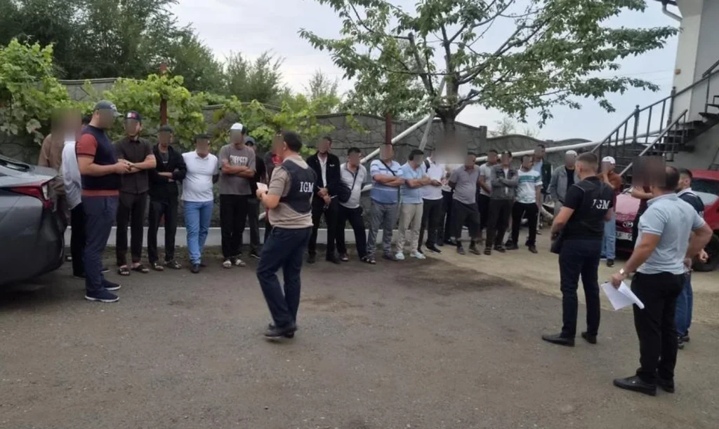 Verificări la agenții de taxi: 12 cetățeni străini care ar fi muncit ilegal vor fi interziși în Moldova