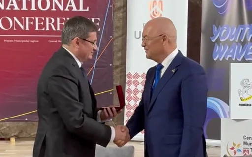 Primarul de Cluj-Napoca decorat de șeful Parlamentului cu „Medalia Democrației”