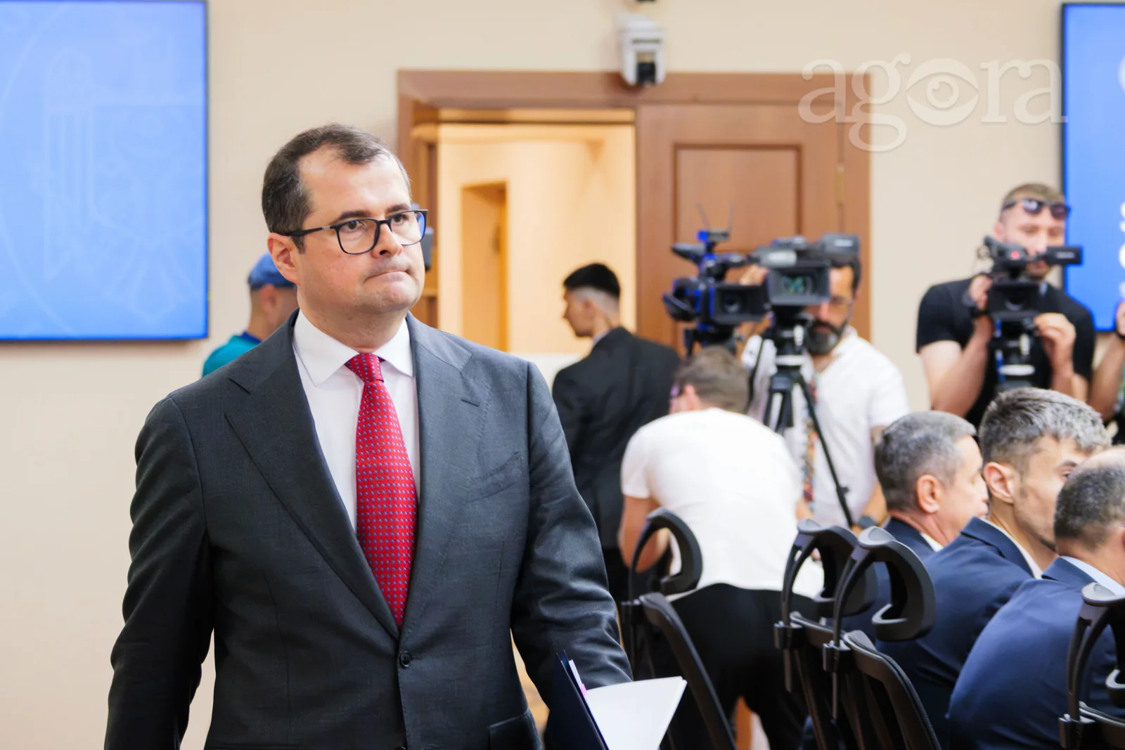 Zece mii de euro pentru jurnalismul de investigație și împrumut pentru o televiziune. Detalii din declarația lui Tofan