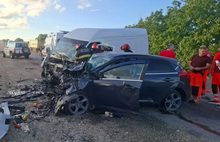 Accident la intrarea în Corlăteni: O persoană a decedat, iar alta a ajuns la spital