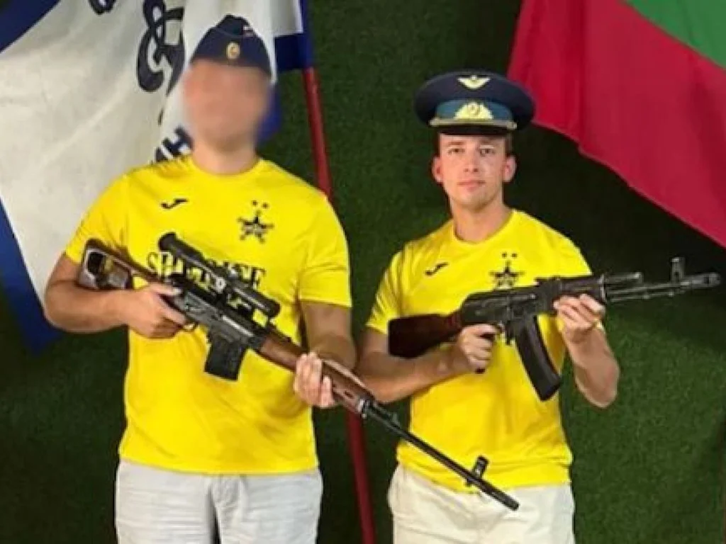 Politician olandez, fotografiat cu un Kalașnikov în mâini în regiunea transnistreană. Chișinăul: „Absolut inacceptabil”