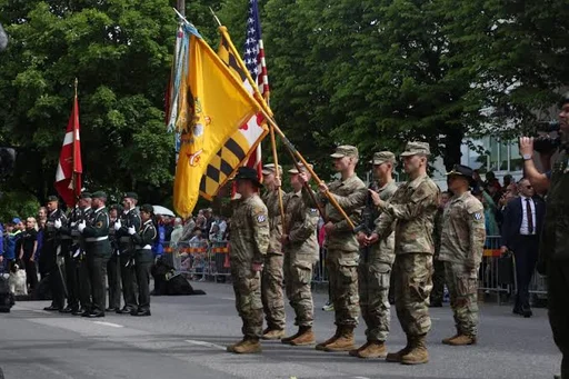 „Onorând cele trei decenii și jumătate de suveranitate, neutralitate și libertate”. Membri ai Gărzii Naționale din Carolina de Nord vor defila la parada din 27 august