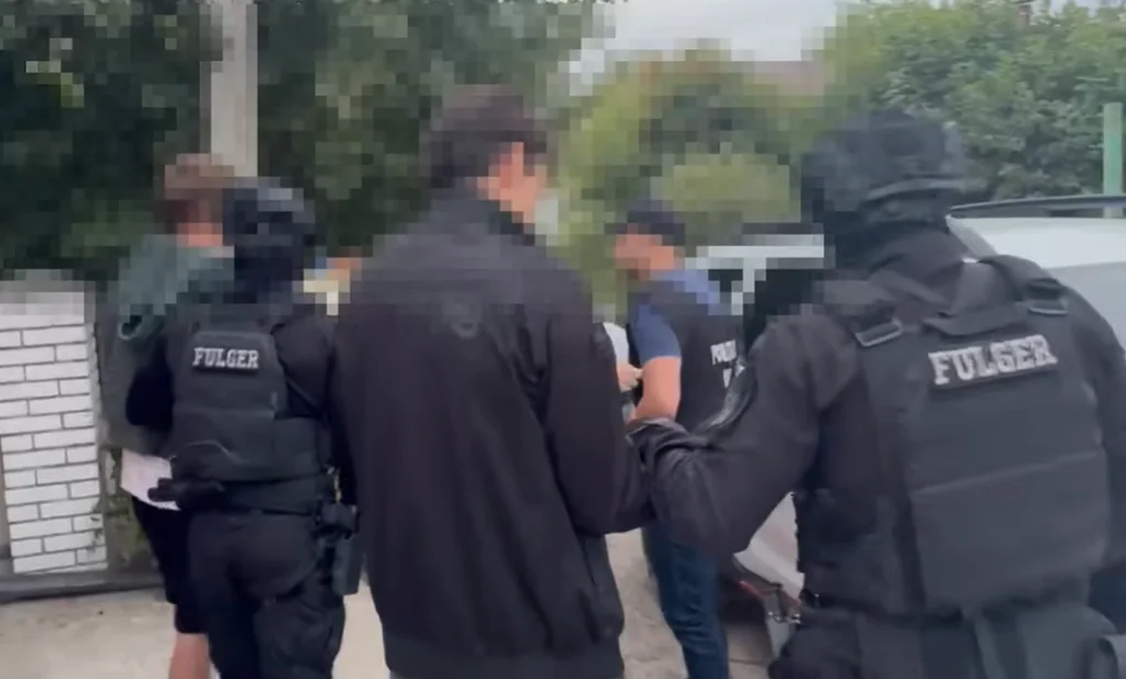 Șapte moldoveni, bănuiți de tâlhărie și tentativă de omor comise în Cehia. Patru bărbați, reținuți (VIDEO)