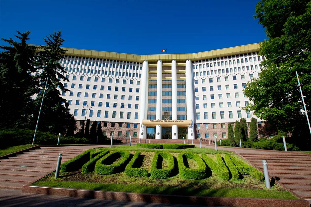„Ziua opoziției”, exprimarea în limba română și prevenirea traseismului politic. Codul privind activitatea Parlamentului, votat în a doua lectură