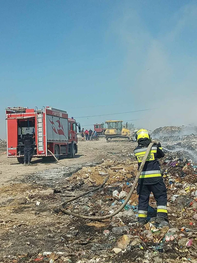Peste 24 de ore de intervenție pentru lichidarea incendiului de la gunoiștea din Orhei