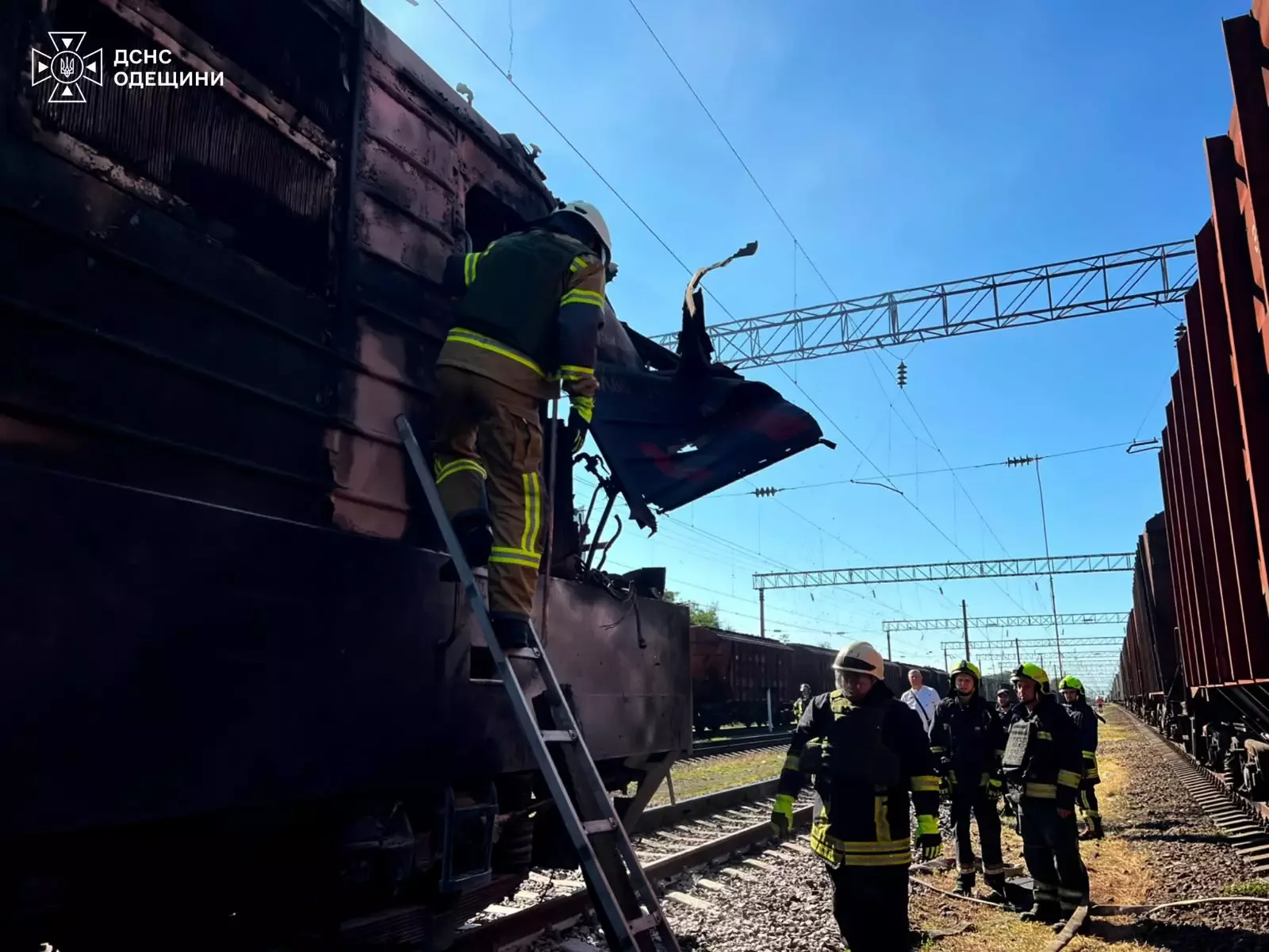 Două persoane au decedat, iar câteva sute au fost evacuate în urma unui atac cu dronă asupra a două trenuri de pasageri, în Odesa