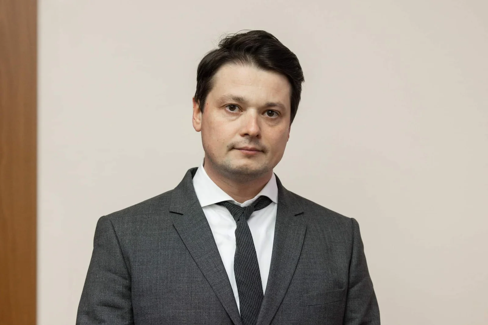 Peste 272.000 de lei venituri în 2026 și un apartament folosit gratuit. Ce avere declară ministrul Sănătății, Alexandru Gasnaș