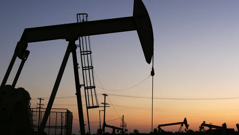 Prețul petrolului a crescut cu peste 3% în urma unor noi atacuri asupra Arabiei Saudite și în Strâmtoarea Hormuz