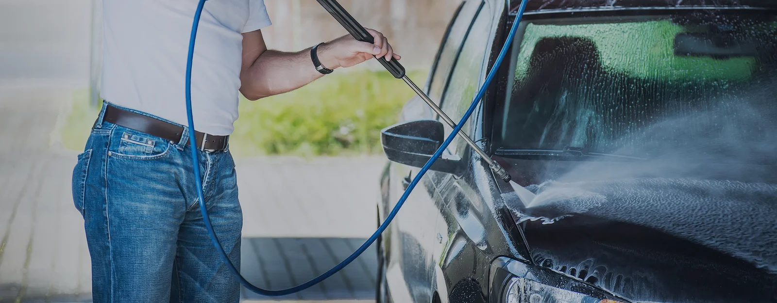 Circa 200 de sancțiuni de peste un milion de lei, aplicate spălătoriilor auto de pe teritoriul țării