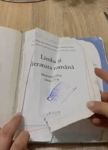Manualele rupte și deteriorate din școlile din Chișinău ar urma să fie înlocuite până la 15 octombrie