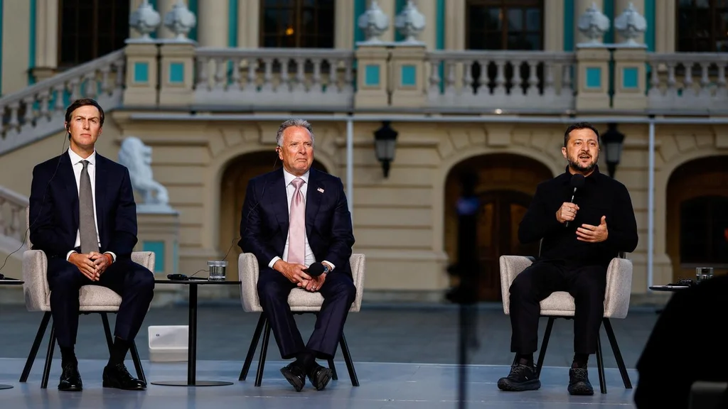 Negocieri între Zelenski și emisarii lui Trump, la Kiev: Viitoare întâlniri trilaterale, garanții de securitate și sprijinul pentru iarnă, printre subiectele discutate