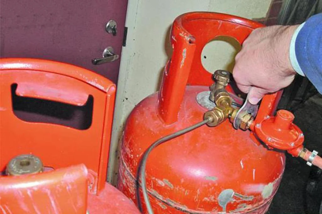 O butelie de gaz a explodat într-o localitate din UTA Găgăuzia. Două persoane au ajuns la spital