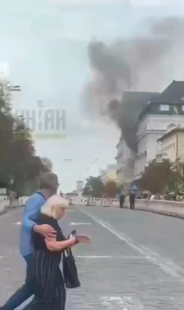 O dronă rusească a lovit sediul SBU din centrul Kievului. Zelenski: „Răspunsul va fi pe măsură”