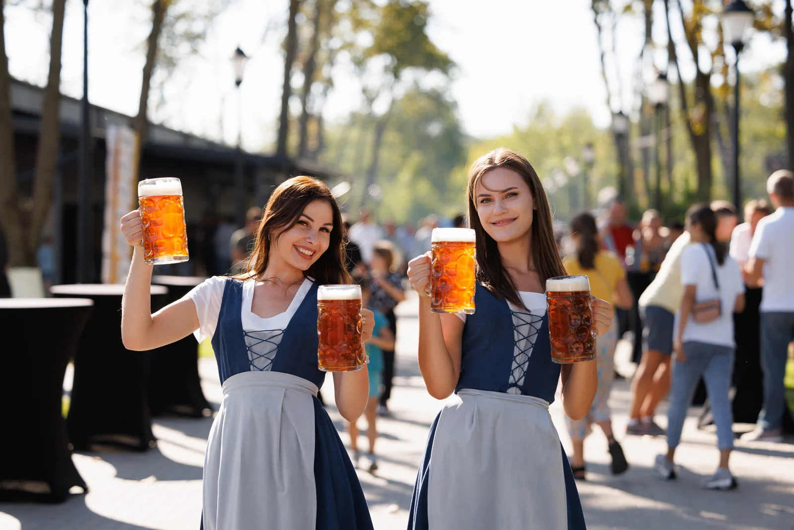 A cincea ediție aniversară Oktoberfest la Keller Holz: cum o berărie moldovenească îmbină tradițiile europene și coloritul local