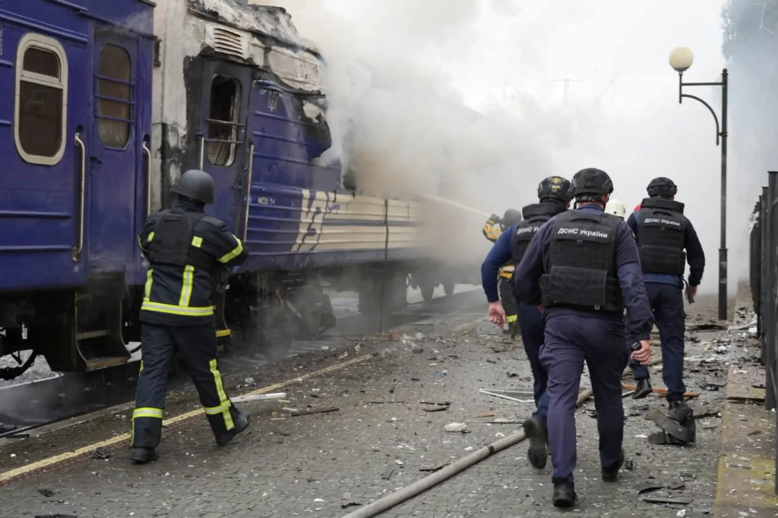 Locomotiva unui tren cu pasageri, lovită de o dronă rusă, lângă granița cu Polinia