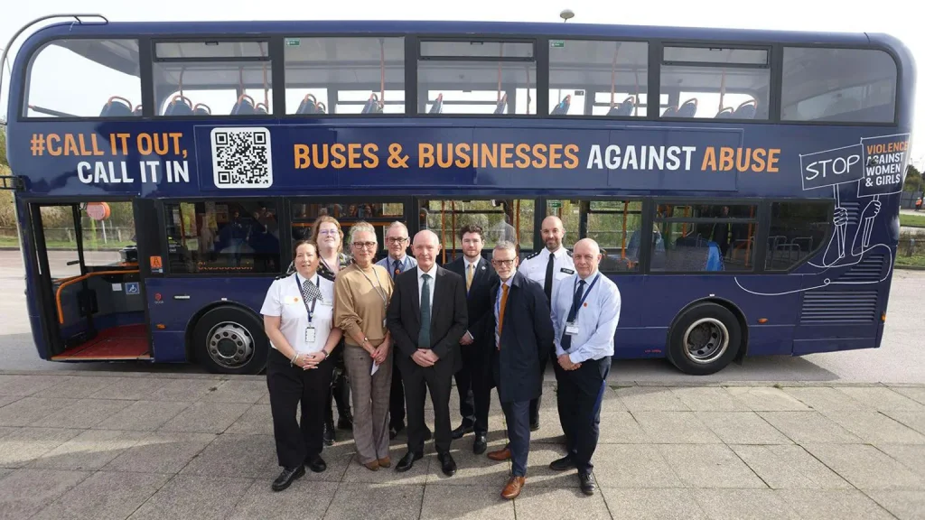 Șoferii de autobuz din Marea Britanie vor fi instruiți să intervină când femeile sunt în pericol