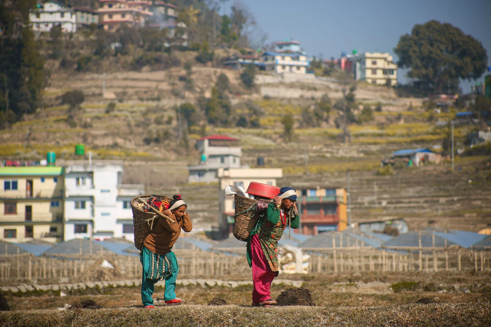 Peste 157.000 de femei și fete din Nepal, expuse unui risc mai mare de violență și trafic după inundații