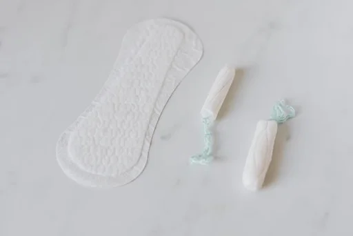 Sărăcia menstruală e și atunci când ai acces limita la produsele de igienă menstruală