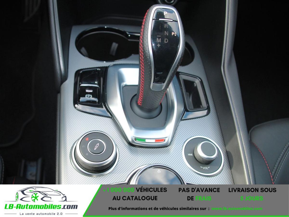 Alfa Romeo Giulia 2.0 T 280 ch BVA Q4 - Photo 17 / 25