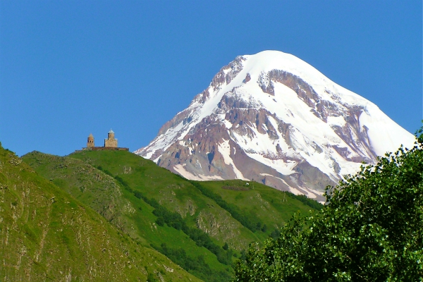 Kerk berg in Kazbegi, Georgië
