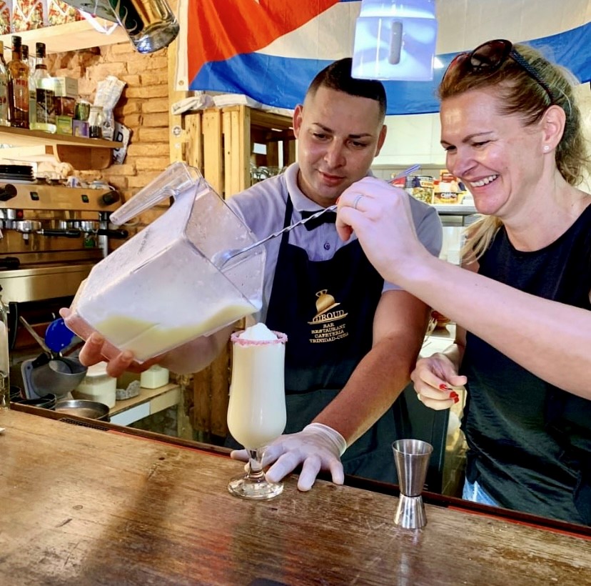 Cocktails maken in Cuba