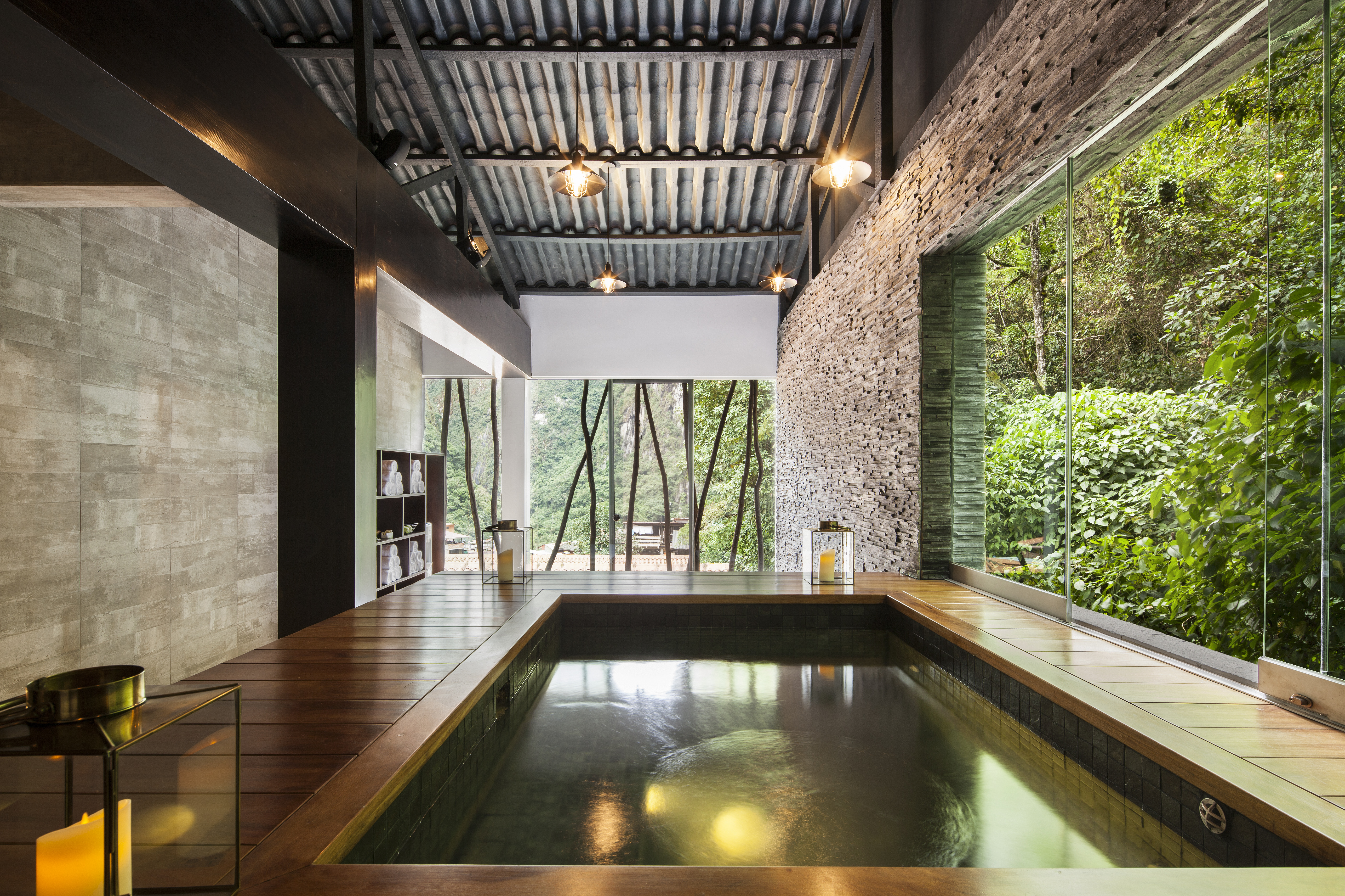 zwembad en spa in een boetiek accommodatie in peru