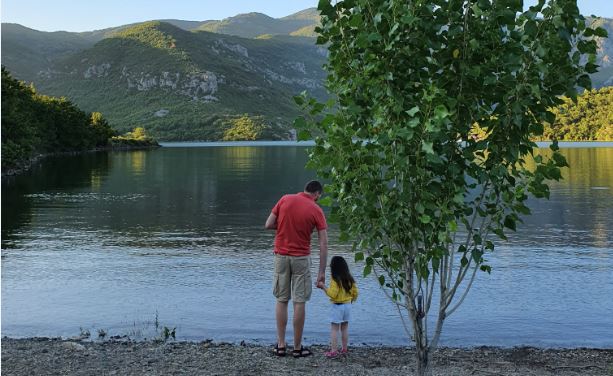 Meer in Koman, Albanië