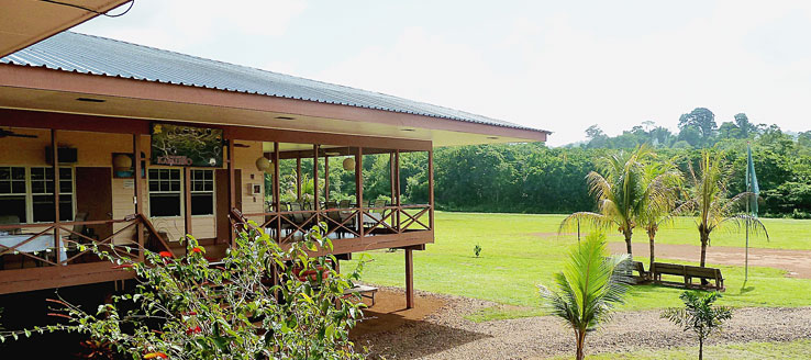 exclusieve lodge midden in de ongerepte Amazone-jungle van Suriname