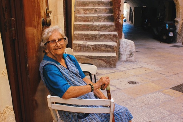 Meet locals in Pogradec, Albanië