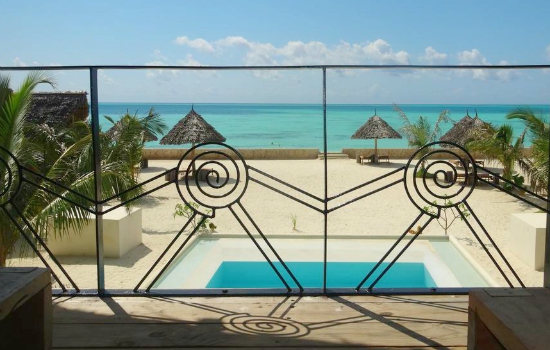 Uitzicht vanaf het balkon op de zee bij Nur Beach Tanzania