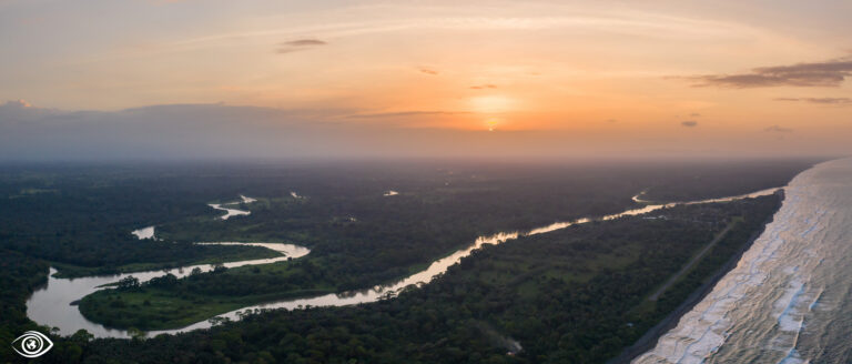 zonsondergang bij de kust van Costa Rica