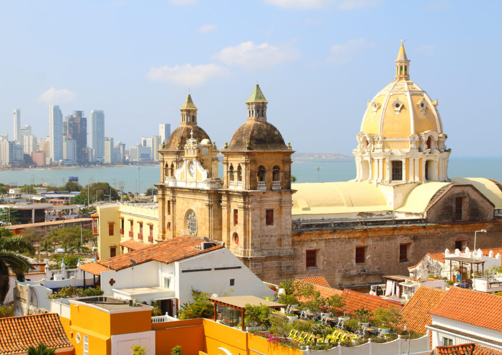 Colombia Cartagena kathedraal met skyline op de achtergrond