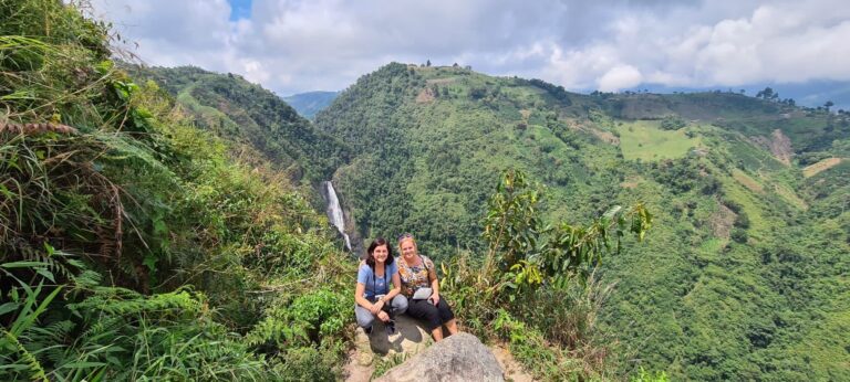 Colombia uitzichtpunt vallei met waterval