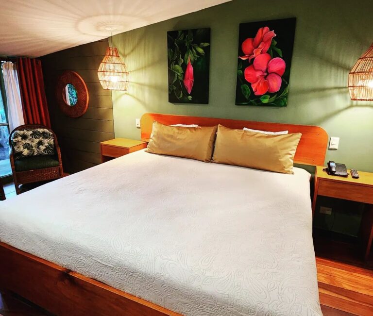 kleurrijke hotelkamer in san jose