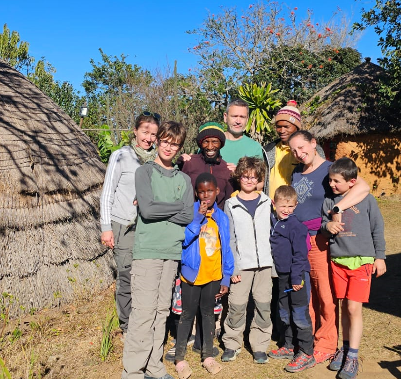 gezin bij locals tijdens een homestay in eswatini