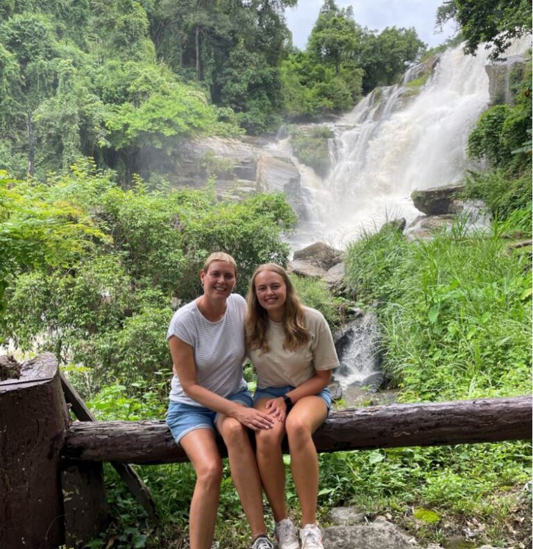 Jungle reizigers op pad, Kanchanaburi, Thailand