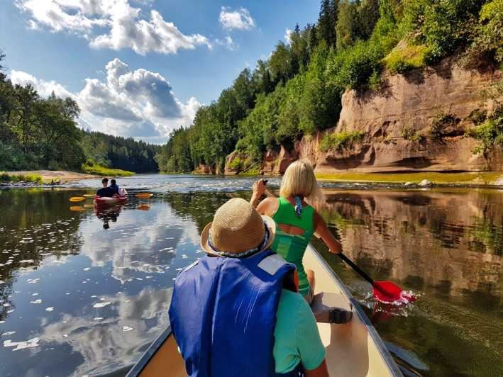 Kayak Gauja Valley in Ligatne, Baltische Staten