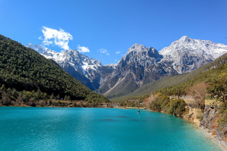 turquoise gekleurd water in Blue Moon Valley Yunnan