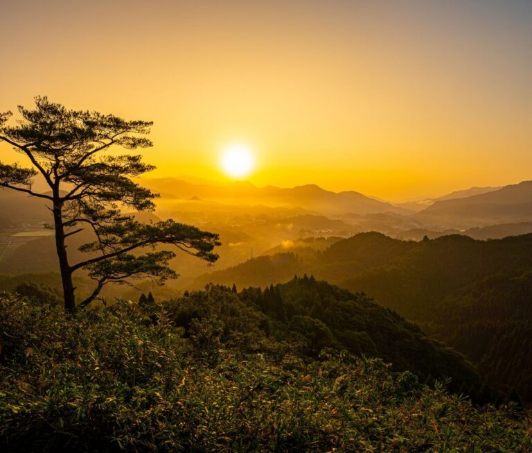 Zonsopgang in de bergen van Takachiho Miyazaki
