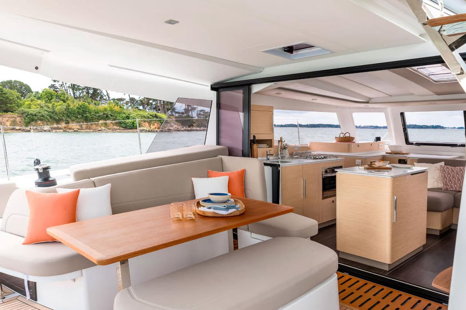 FP41-Fountaine-Pajot-Sailing-Catamarans-Interiors-View-03-min.jpg