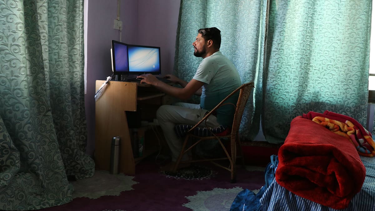 Frequent Internet shutdowns affect employees and students in Kashmir