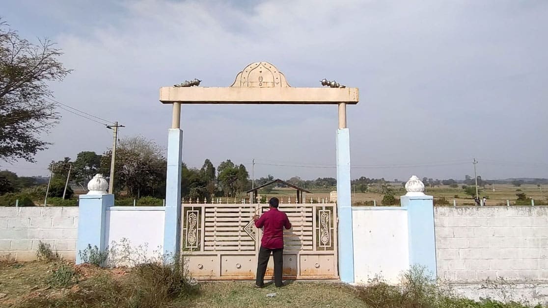 Karnataka: Stones pelted at mosque, locals allege “revenge over hijab issue”