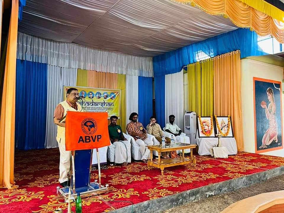 Kerala Central University VC pays floral tribute to Sangh Parivar ‘martyrs’