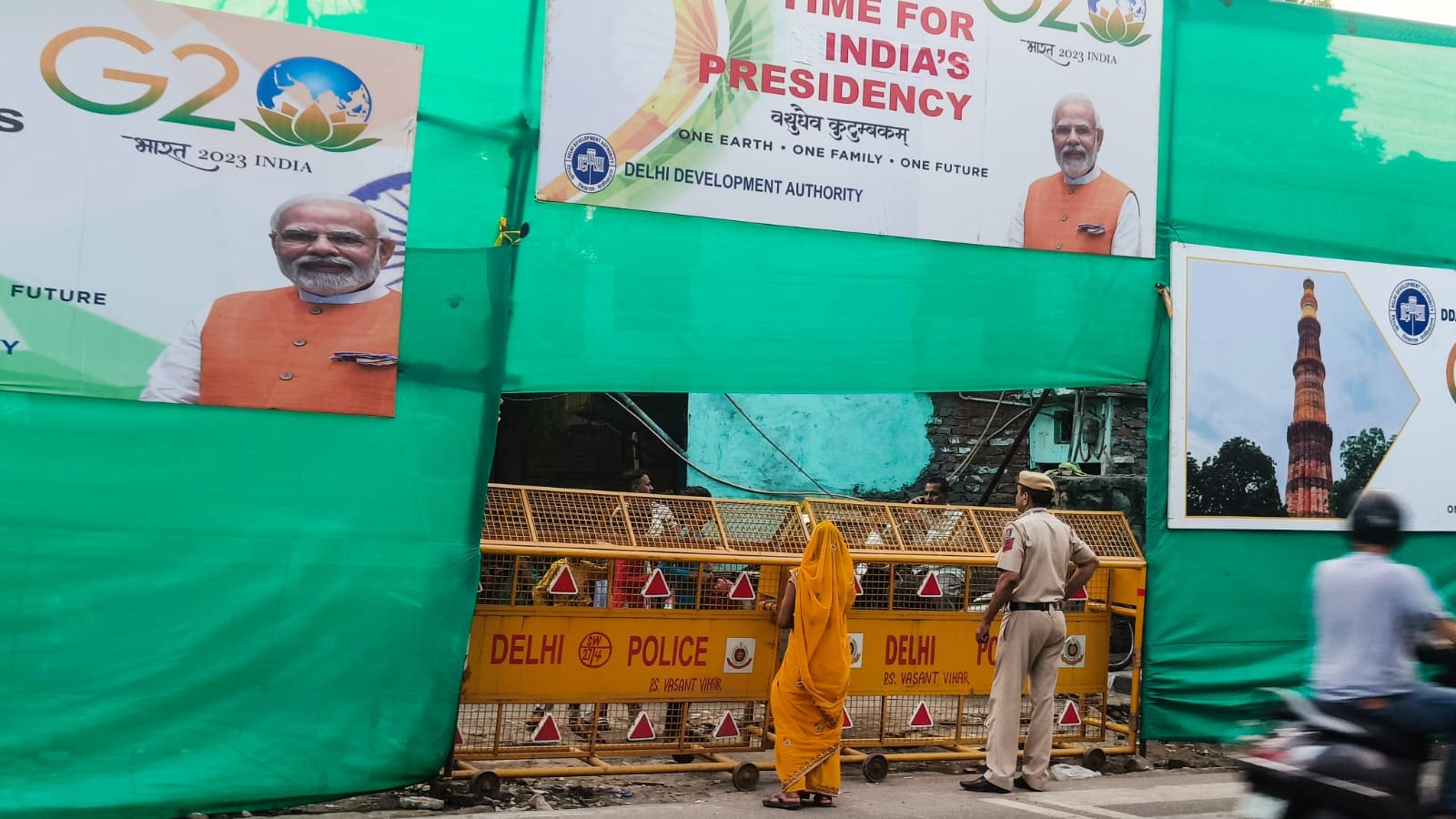 Dear G20 guests, behind green sheets lies India's poverty, we choose to keep it unseen