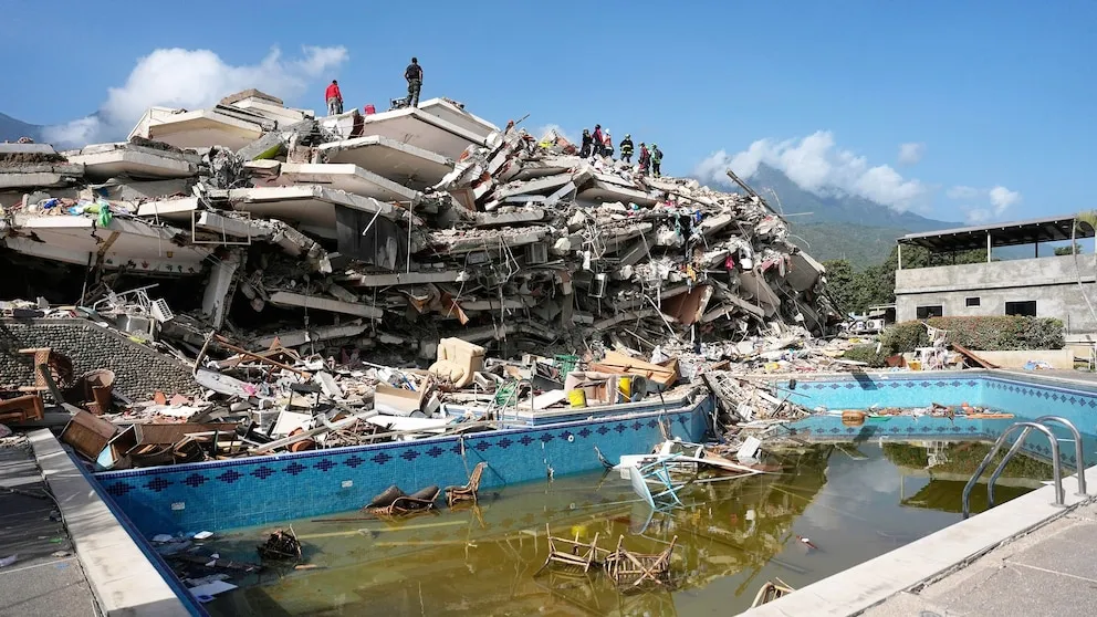 Venezuela earthquakes: International rescue teams join search for survivors as death toll surpasses 1,400